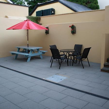Luxury Townhouse -Free Private Parking- 2 Bedrooms Both En-Suite -Sleeps 5 - Fully Equipped Kitchen, Dining Room- Living Room With Tv Dvd Outside Courtyard With Seating - Fast Wi-Fi- 2-Minute Walk To Town Centre Cill Airne Exteriör bild