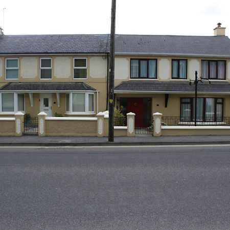 Luxury Townhouse -Free Private Parking- 2 Bedrooms Both En-Suite -Sleeps 5 - Fully Equipped Kitchen, Dining Room- Living Room With Tv Dvd Outside Courtyard With Seating - Fast Wi-Fi- 2-Minute Walk To Town Centre Cill Airne Exteriör bild