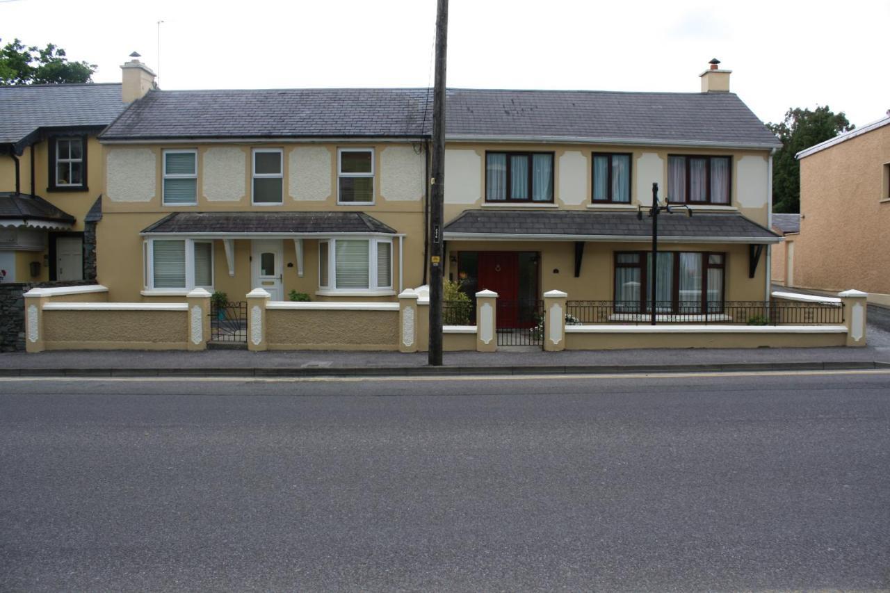 Luxury Townhouse -Free Private Parking- 2 Bedrooms Both En-Suite -Sleeps 5 - Fully Equipped Kitchen, Dining Room- Living Room With Tv Dvd Outside Courtyard With Seating - Fast Wi-Fi- 2-Minute Walk To Town Centre Cill Airne Exteriör bild